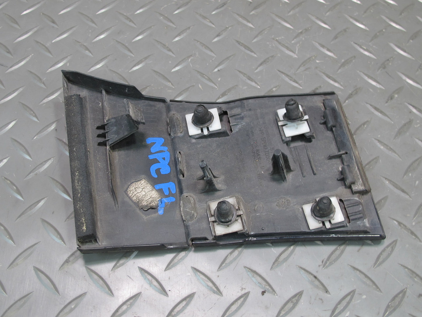 2011-2018 Porsche Cayenne 958 Front Left Side Lower Fender Molding Trim Cover