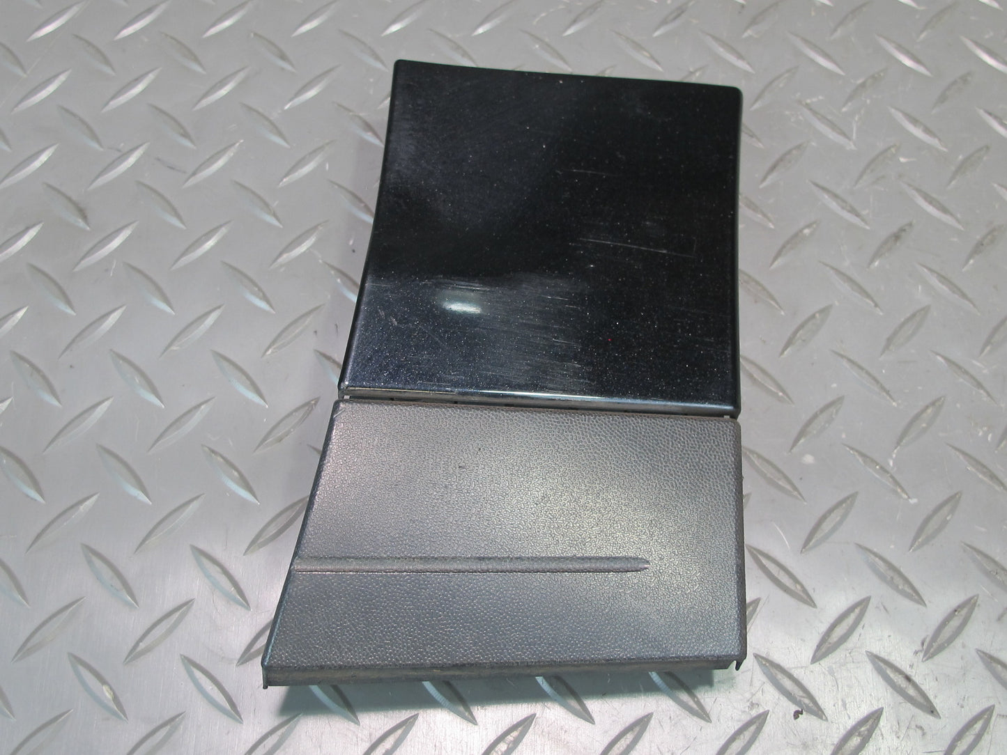 2011-2018 Porsche Cayenne 958 Front Right Side Lower Fender Molding Trim Cover