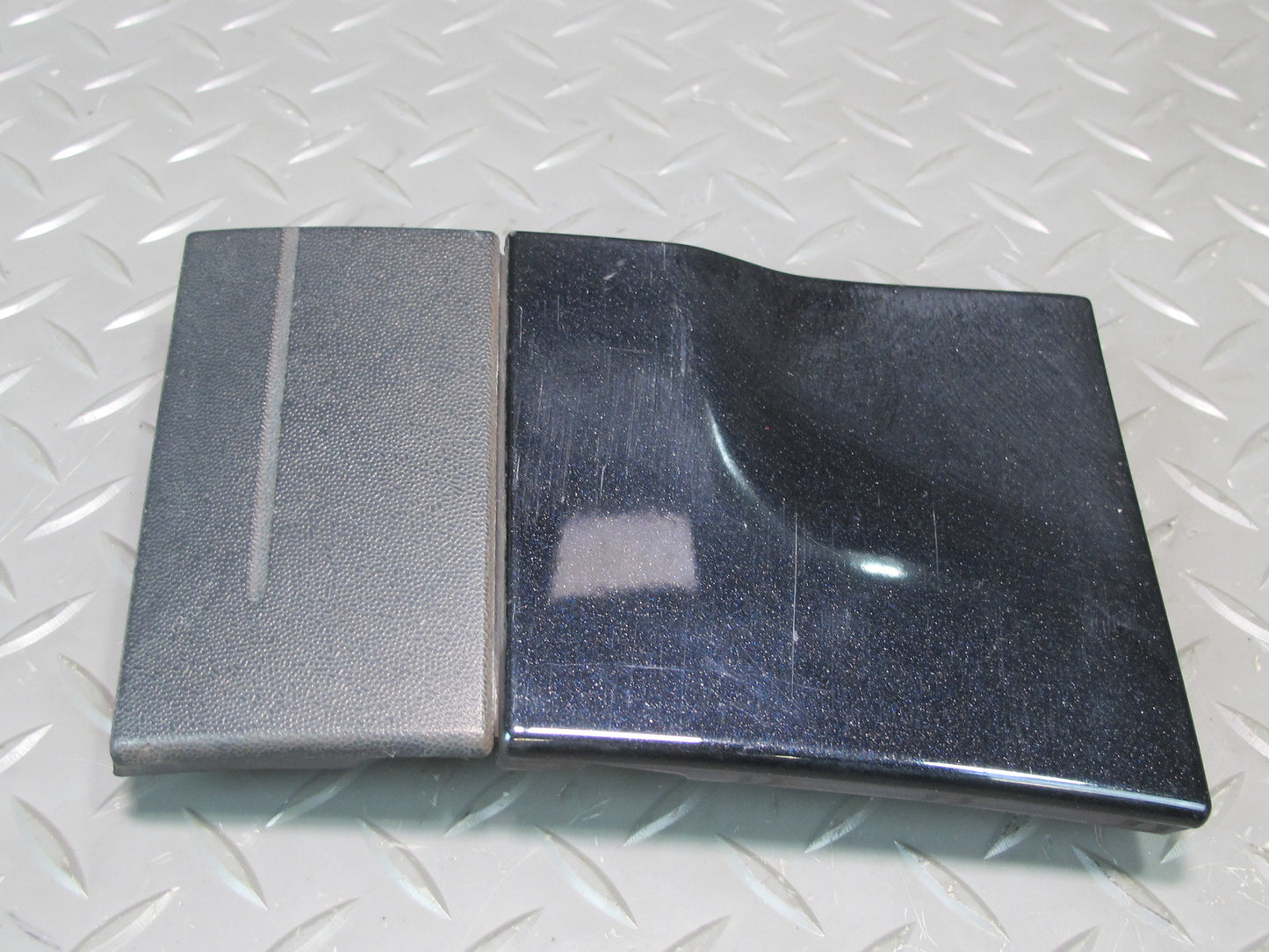 2011-2018 Porsche Cayenne 958 Front Right Side Lower Fender Molding Trim Cover