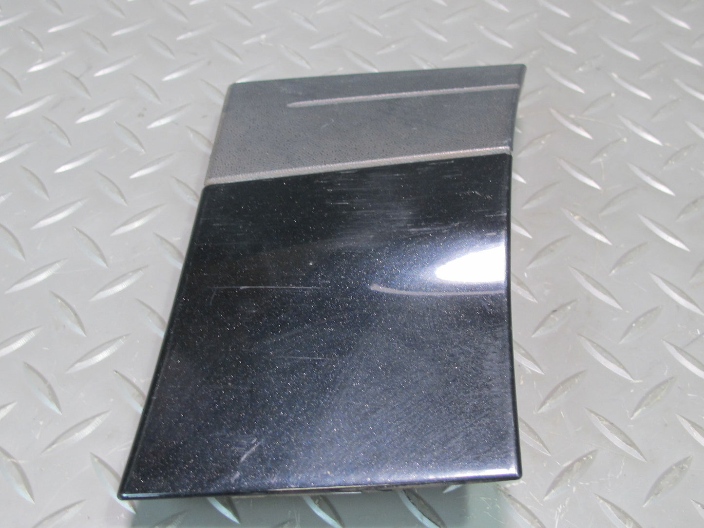 2011-2018 Porsche Cayenne 958 Front Right Side Lower Fender Molding Trim Cover