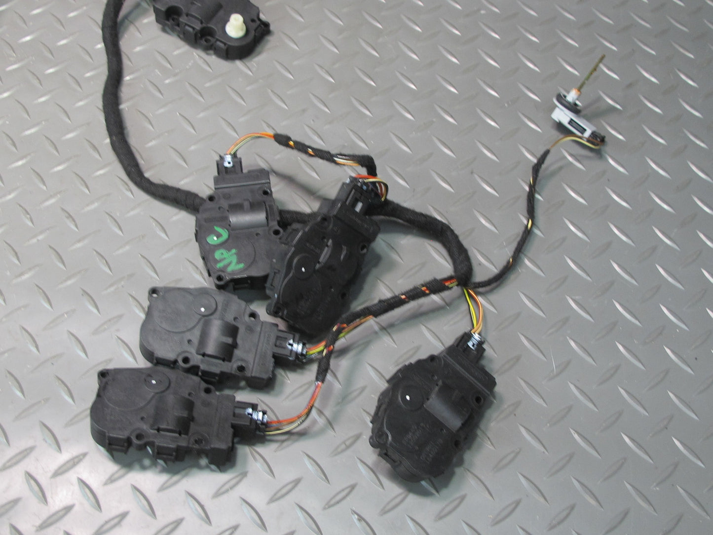 2011-2018 Porsche Cayenne 958 A/C Hvac Heater Flap Motor Actuator W/ Wire