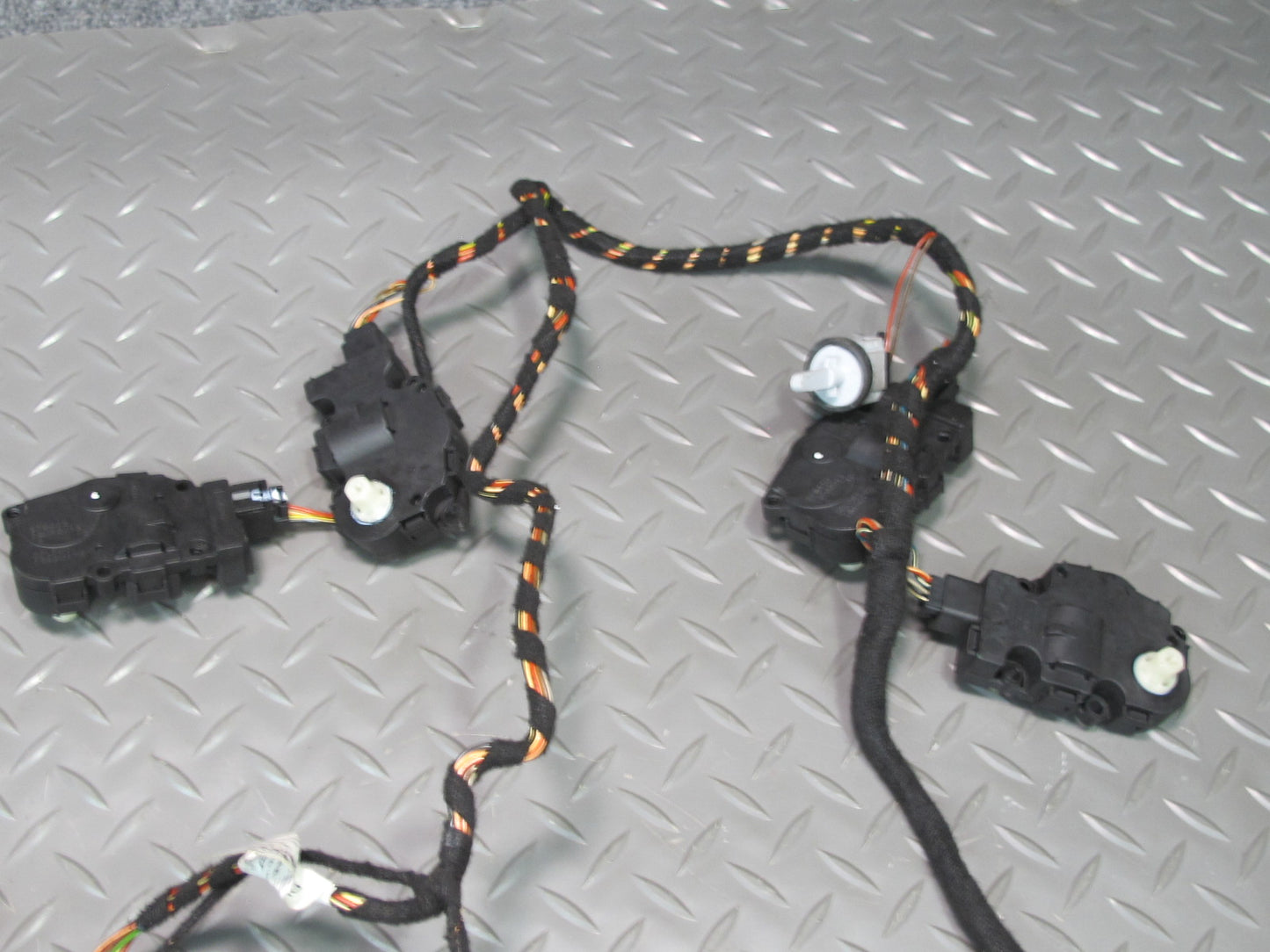 2011-2018 Porsche Cayenne 958 A/C Hvac Heater Flap Motor Actuator W/ Wire