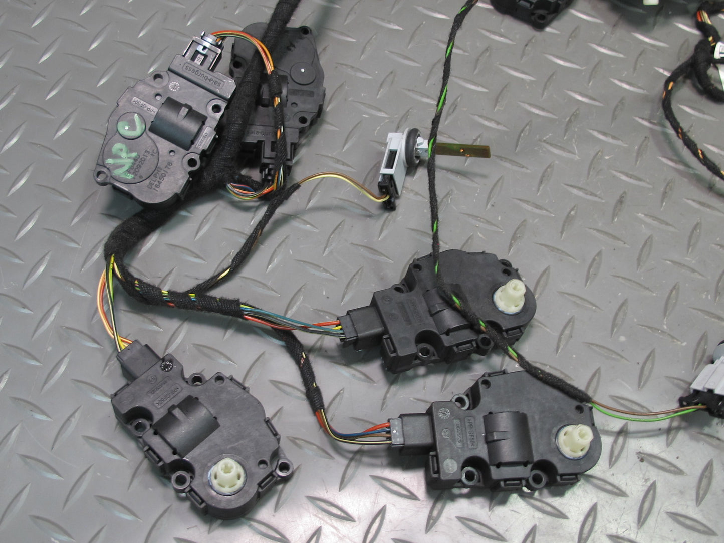2011-2018 Porsche Cayenne 958 A/C Hvac Heater Flap Motor Actuator W/ Wire