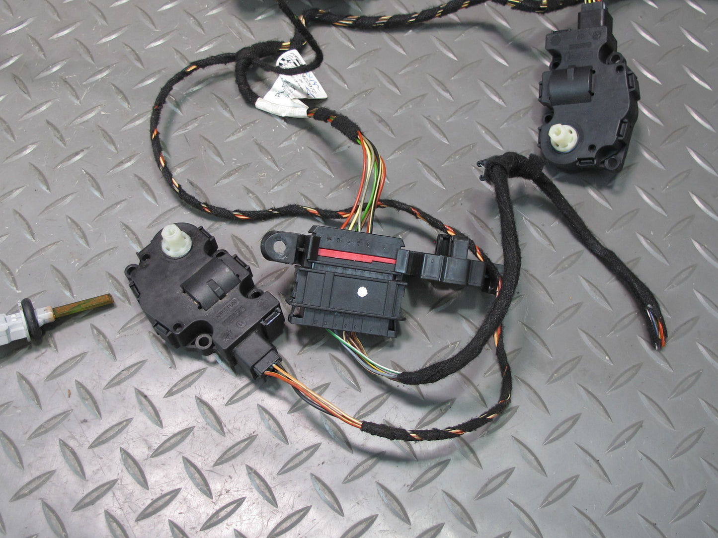 2011-2018 Porsche Cayenne 958 A/C Hvac Heater Flap Motor Actuator W/ Wire