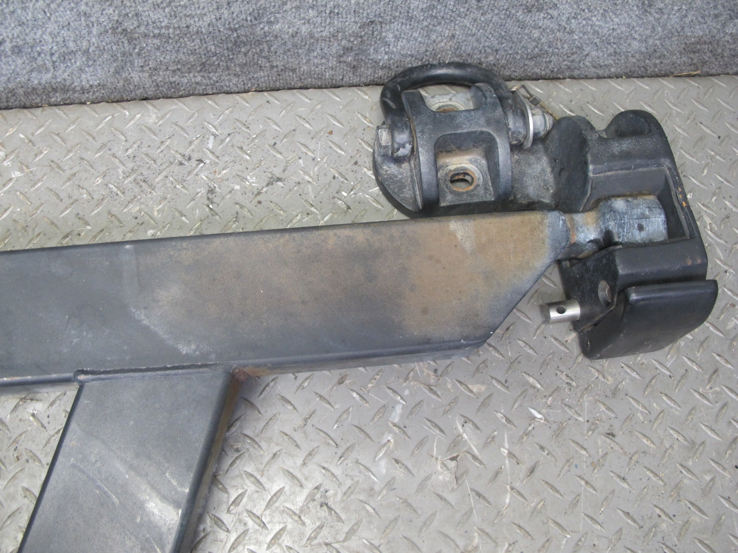 2003-2009 Hummer H2 Rear Trunk Spare Wheel Tire Carrier Holder Bracket