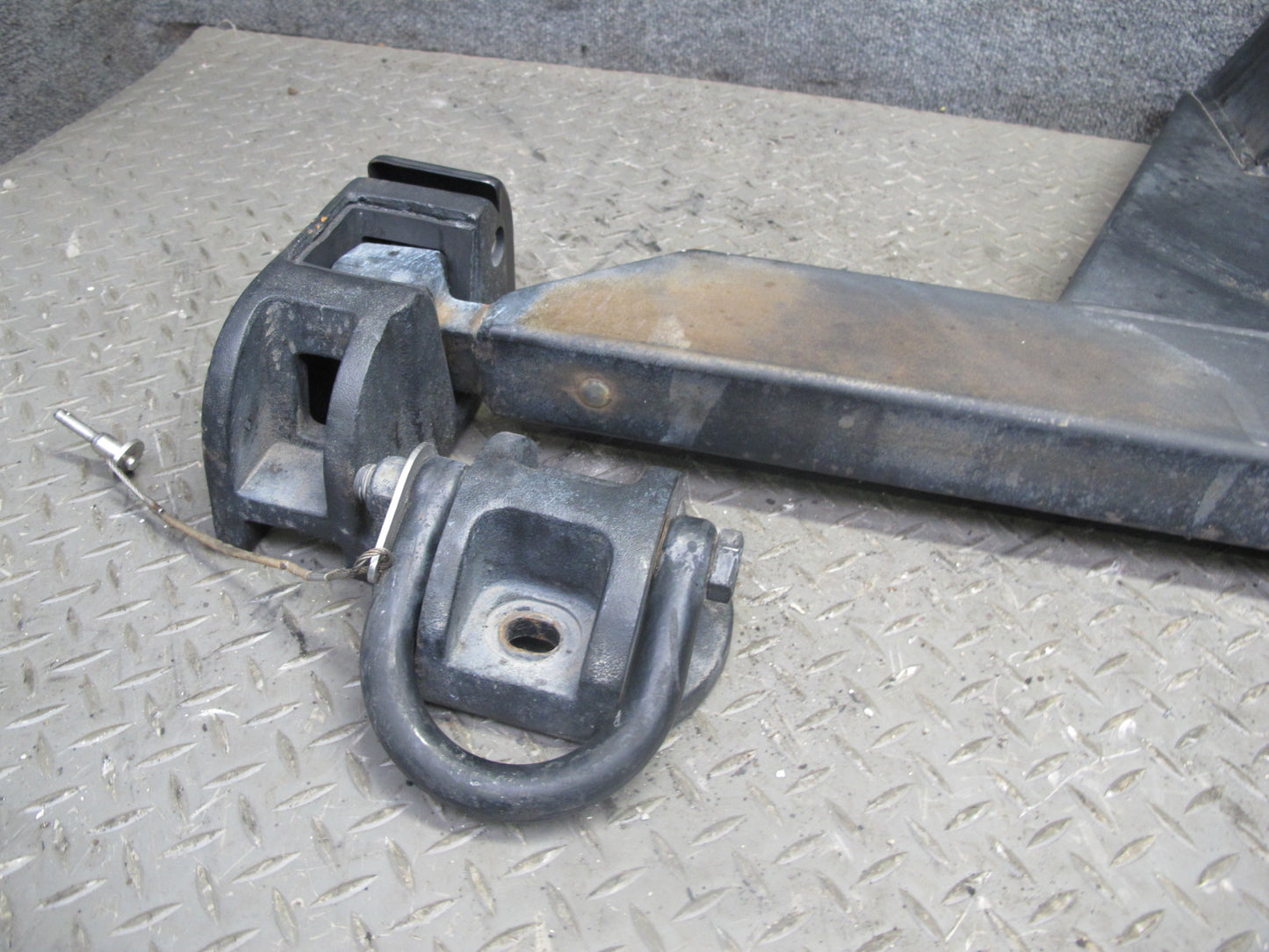 2003-2009 Hummer H2 Rear Trunk Spare Wheel Tire Carrier Holder Bracket