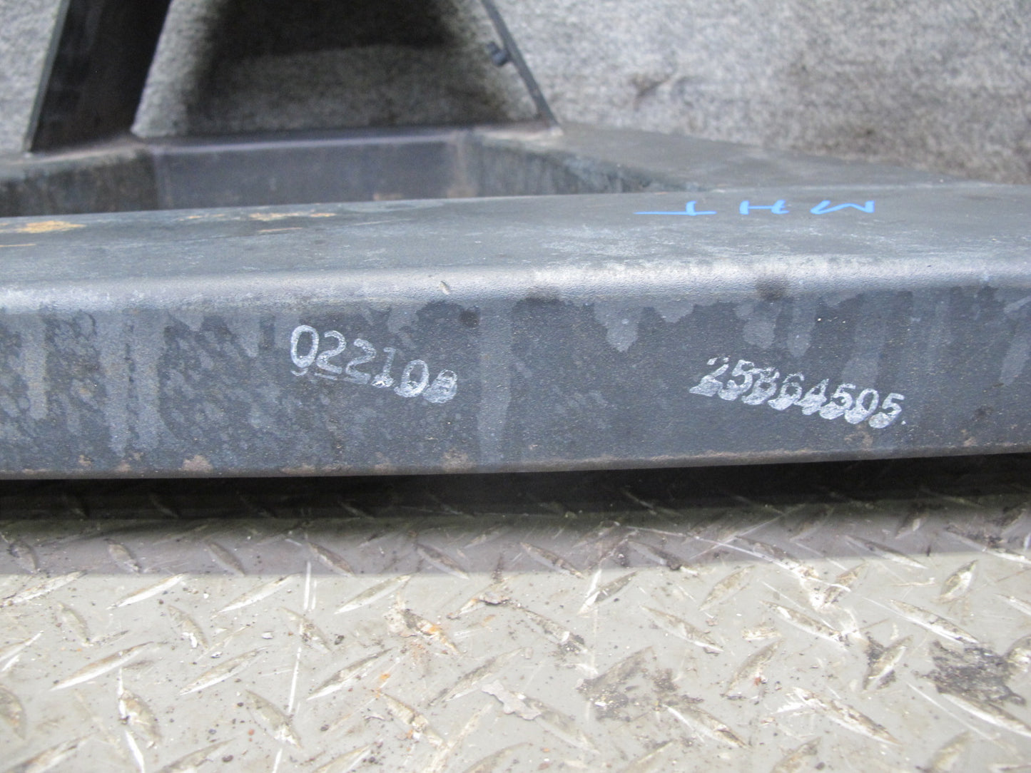 2003-2009 Hummer H2 Rear Trunk Spare Wheel Tire Carrier Holder Bracket