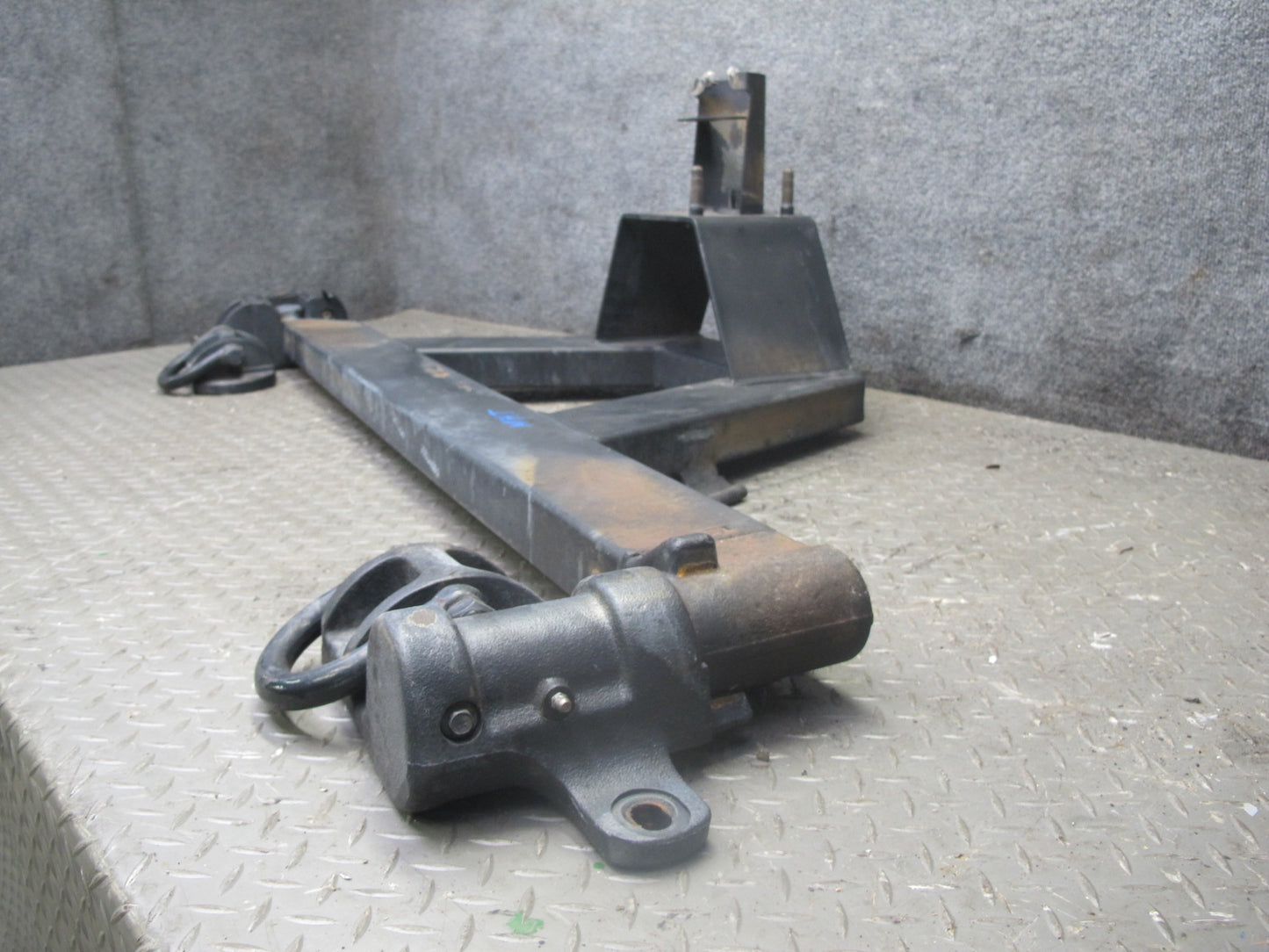 2003-2009 Hummer H2 Rear Trunk Spare Wheel Tire Carrier Holder Bracket