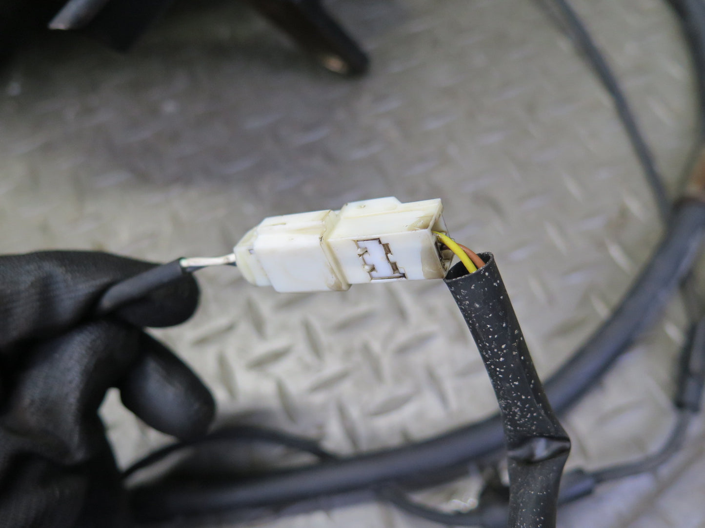 98-00 Lexus UCF20L LS400 Rear Left Spindle Knuckle Wheel Hub Bearing 102K OEM