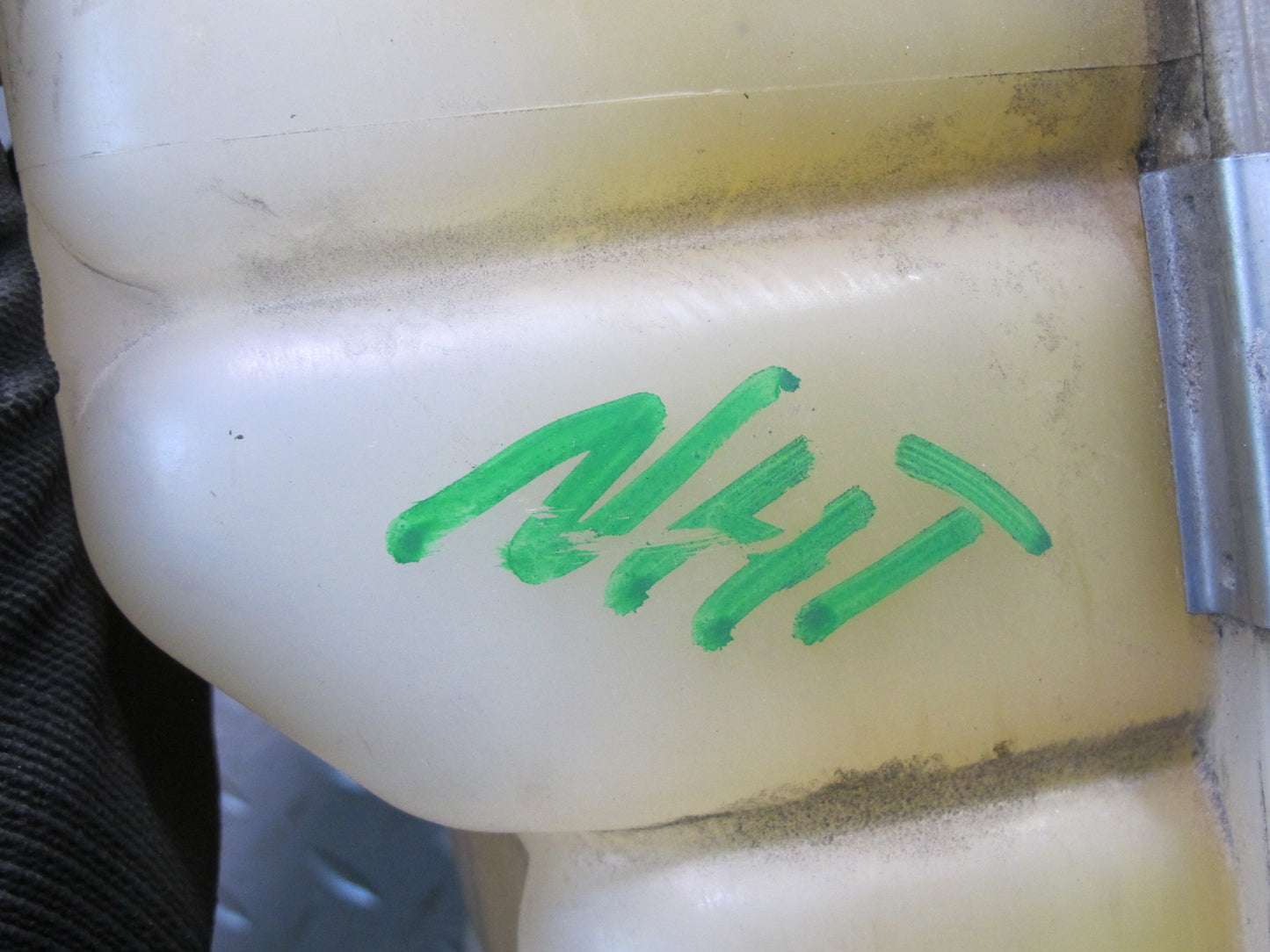 2003-2009 Hummer H2 Engine Coolant Expansion Overflow Reservoir Tank