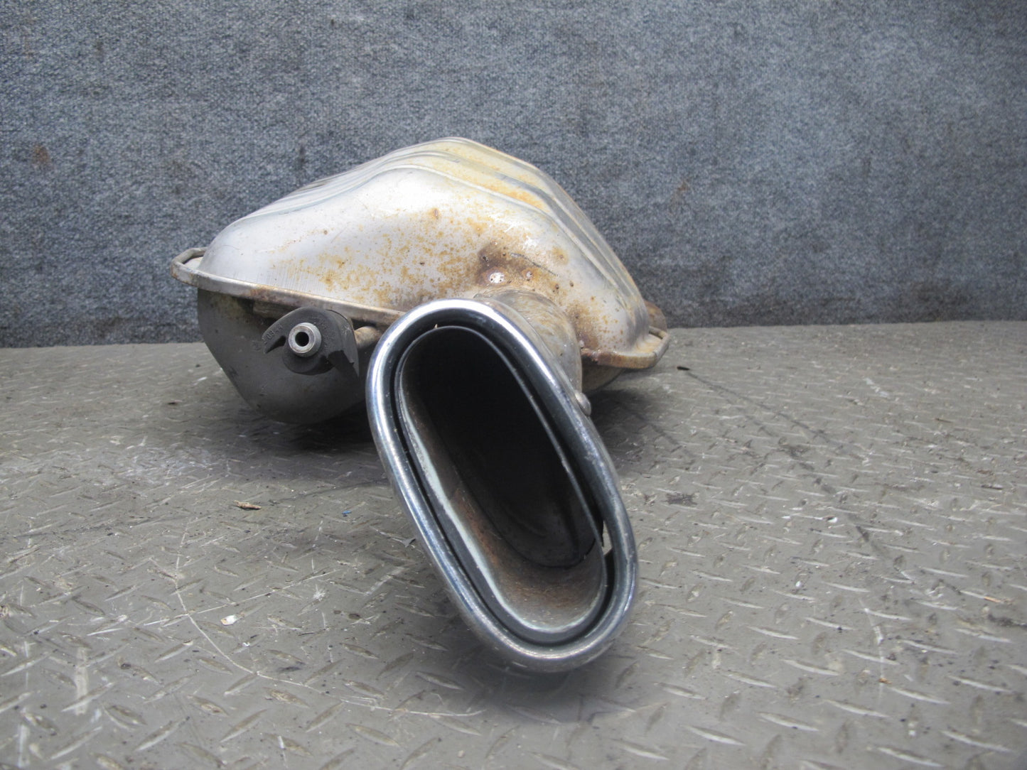 04-09 Mercedes R230 SL600 Set of 2 Rear Left & Right Exhaust Muffler w Tips OEM