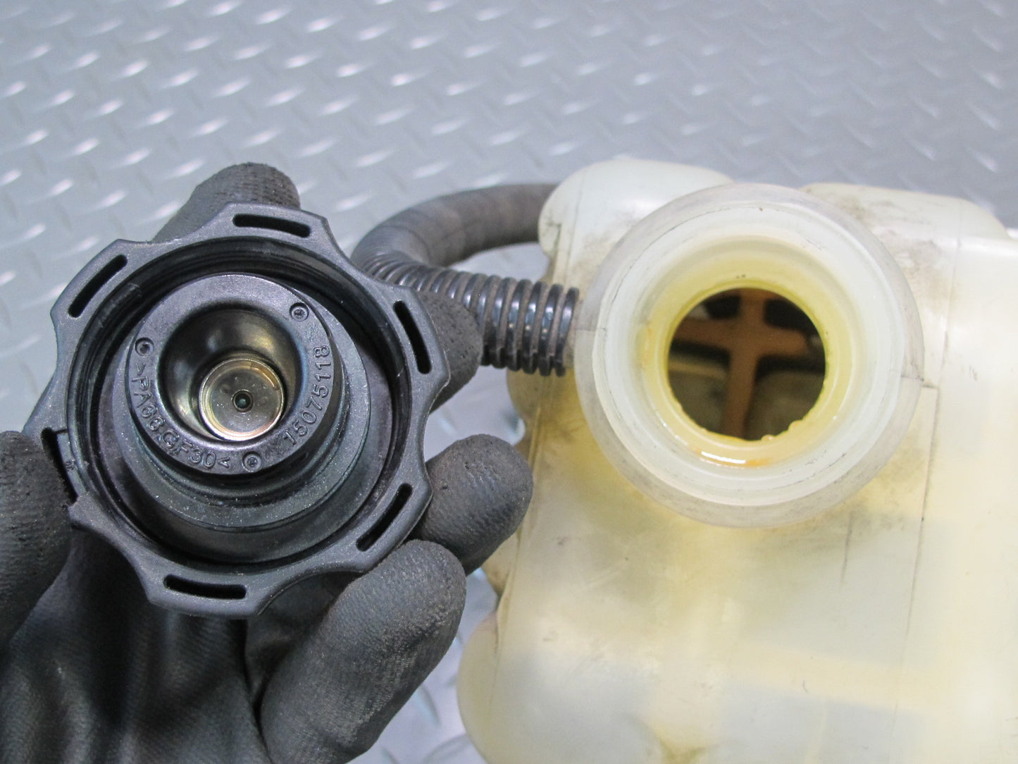 2003-2009 Hummer H2 Engine Coolant Expansion Overflow Reservoir Tank