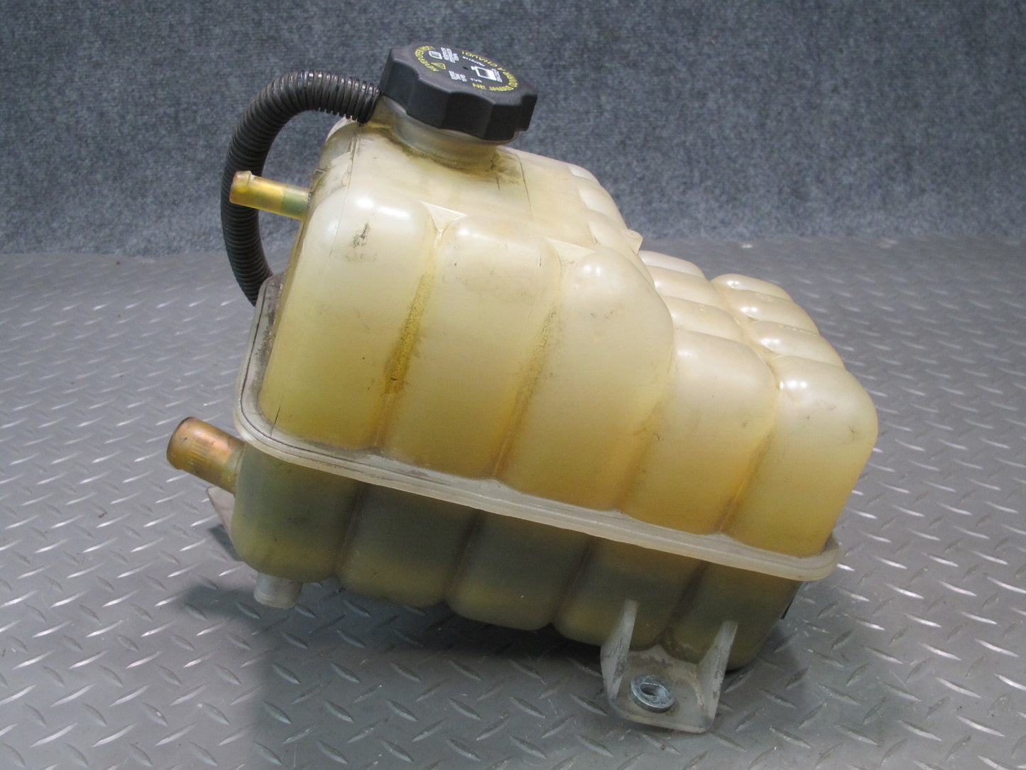 2003-2009 Hummer H2 Engine Coolant Expansion Overflow Reservoir Tank