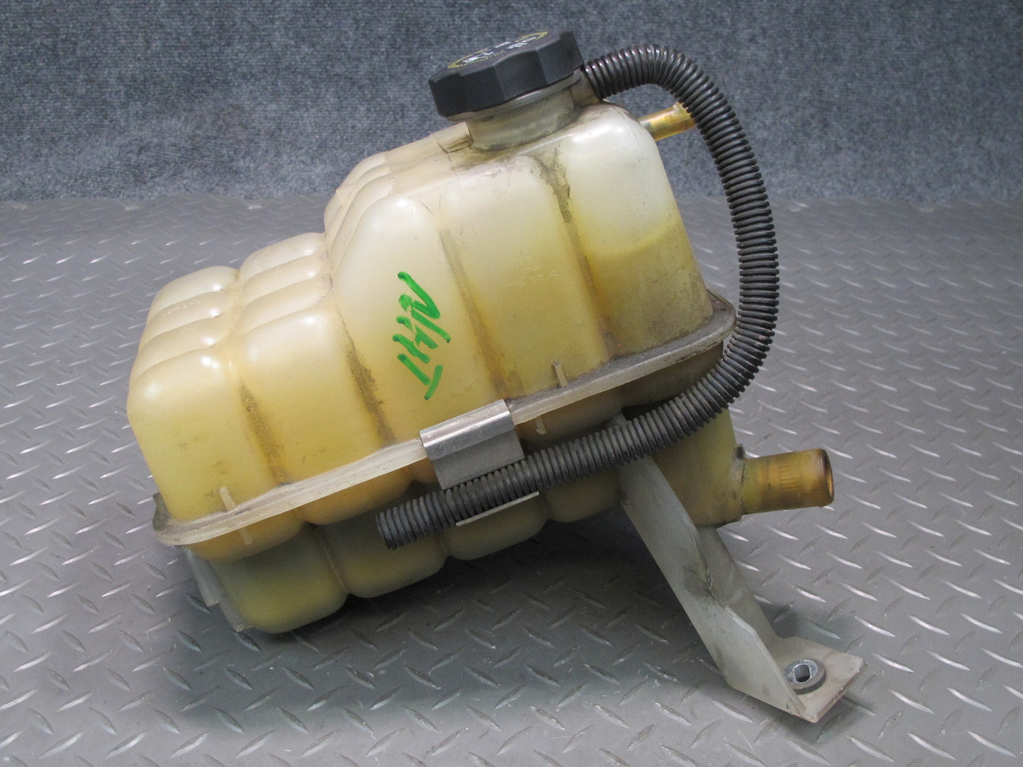 2003-2009 Hummer H2 Engine Coolant Expansion Overflow Reservoir Tank