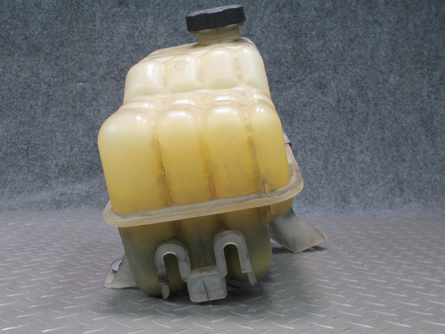 2003-2009 Hummer H2 Engine Coolant Expansion Overflow Reservoir Tank