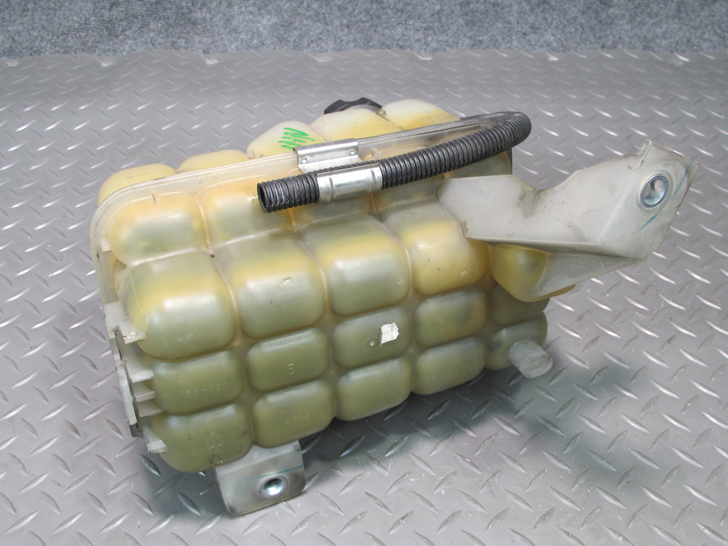 2003-2009 Hummer H2 Engine Coolant Expansion Overflow Reservoir Tank