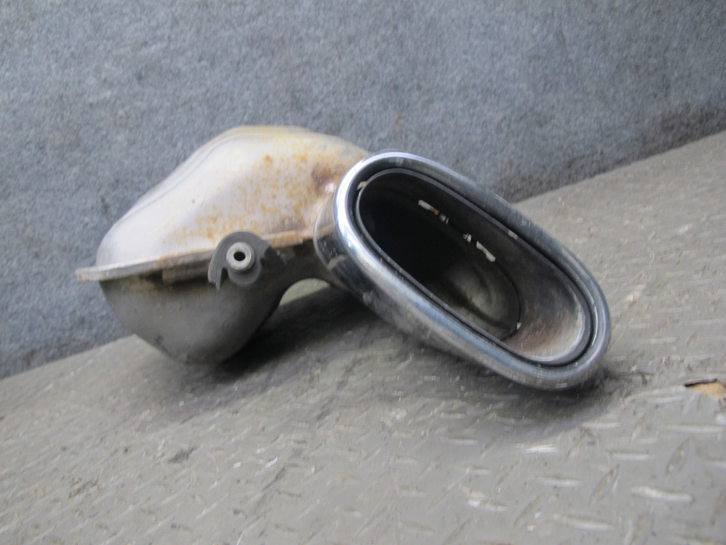 04-09 Mercedes R230 SL600 Set of 2 Rear Left & Right Exhaust Muffler w Tips OEM