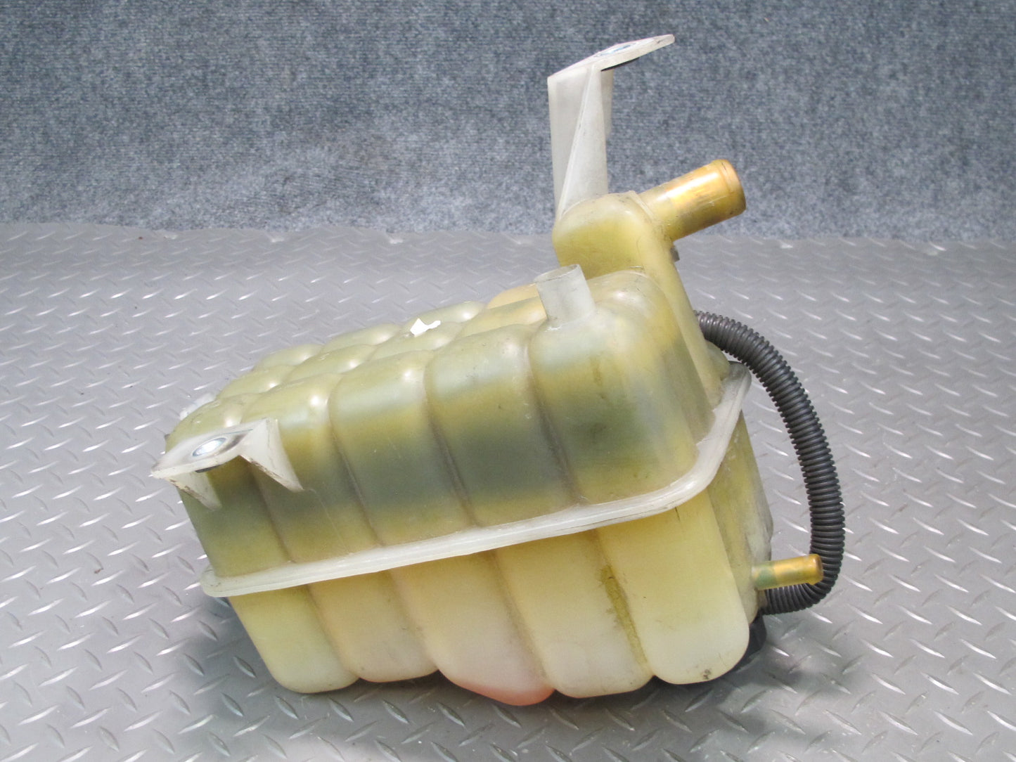2003-2009 Hummer H2 Engine Coolant Expansion Overflow Reservoir Tank