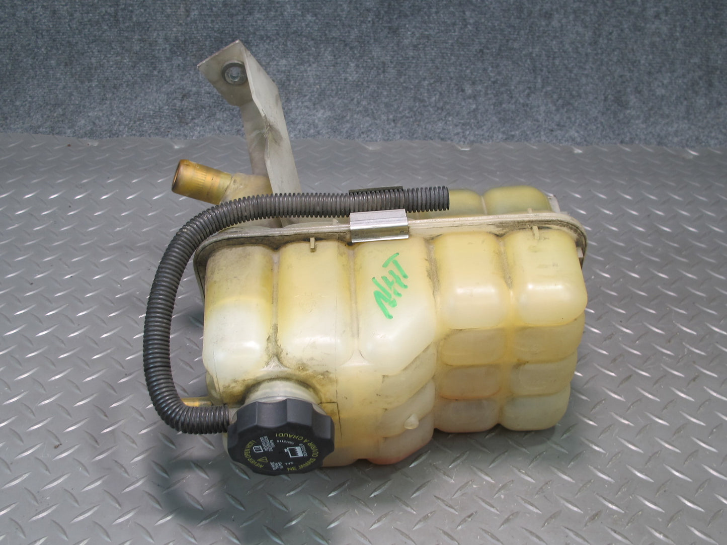 2003-2009 Hummer H2 Engine Coolant Expansion Overflow Reservoir Tank