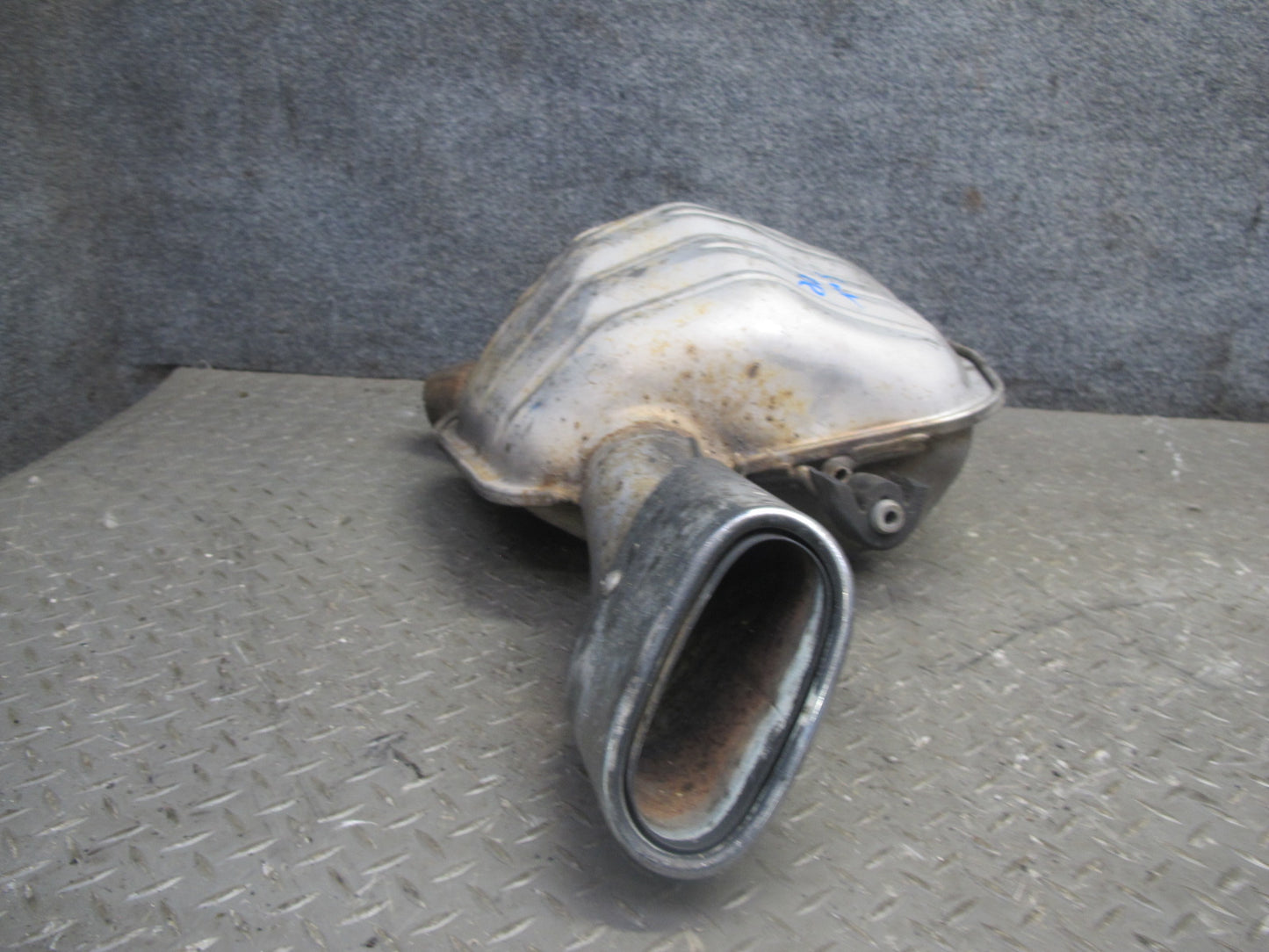 04-09 Mercedes R230 SL600 Set of 2 Rear Left & Right Exhaust Muffler w Tips OEM