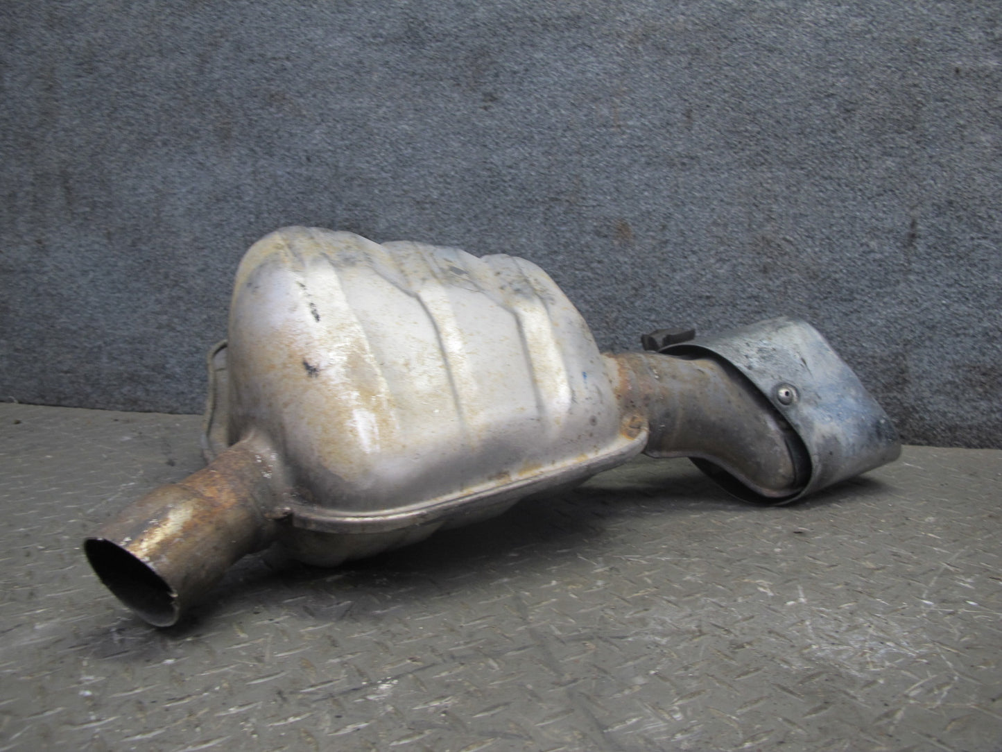 04-09 Mercedes R230 SL600 Set of 2 Rear Left & Right Exhaust Muffler w Tips OEM