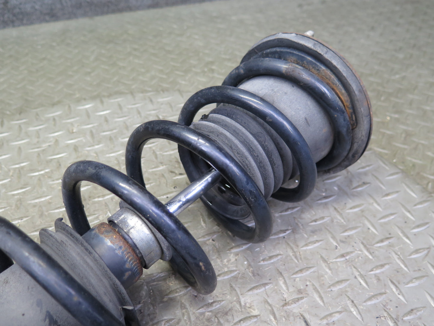 97-00 Lexus JZZ31L SC300 Set of 2 Rear Strut Shock Absorber KYB Excel-g