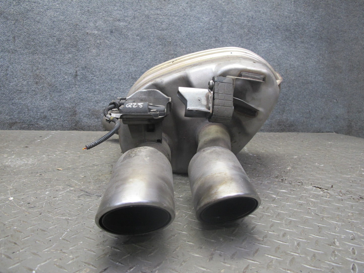 17-21 Porsche Panamera 4S 971 Rear Right Exhaust Muffler 971253352B 44K Miles