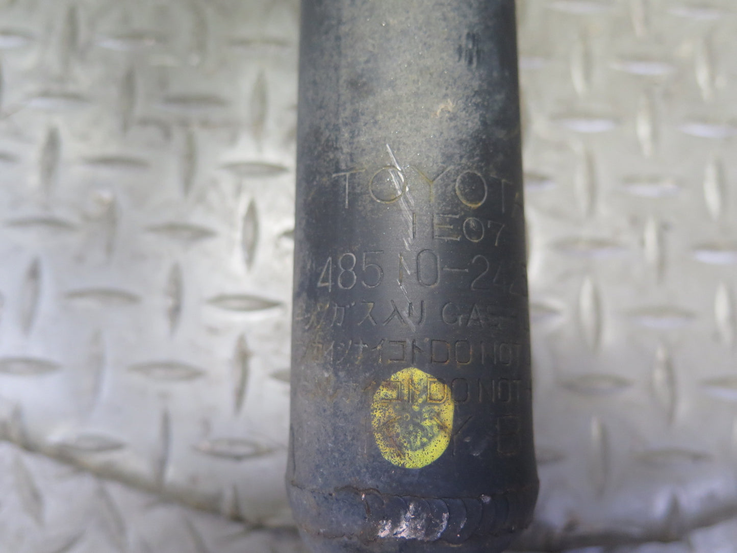 97-00 Lexus JZZ31L SC300 Set of 2 Front Left & Right Strut Shock Absorber OEM