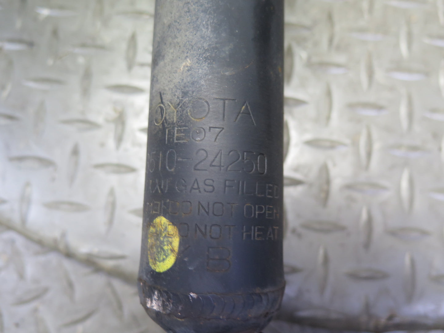 97-00 Lexus JZZ31L SC300 Set of 2 Front Left & Right Strut Shock Absorber OEM