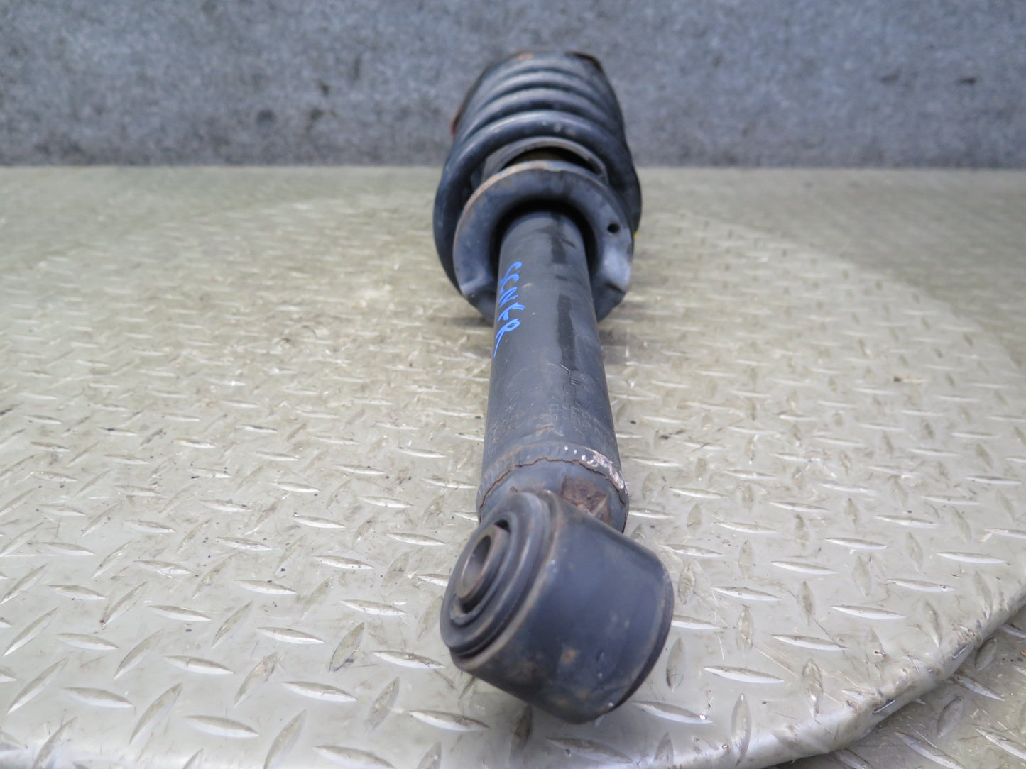 97-00 Lexus JZZ31L SC300 Set of 2 Front Left & Right Strut Shock Absorber OEM