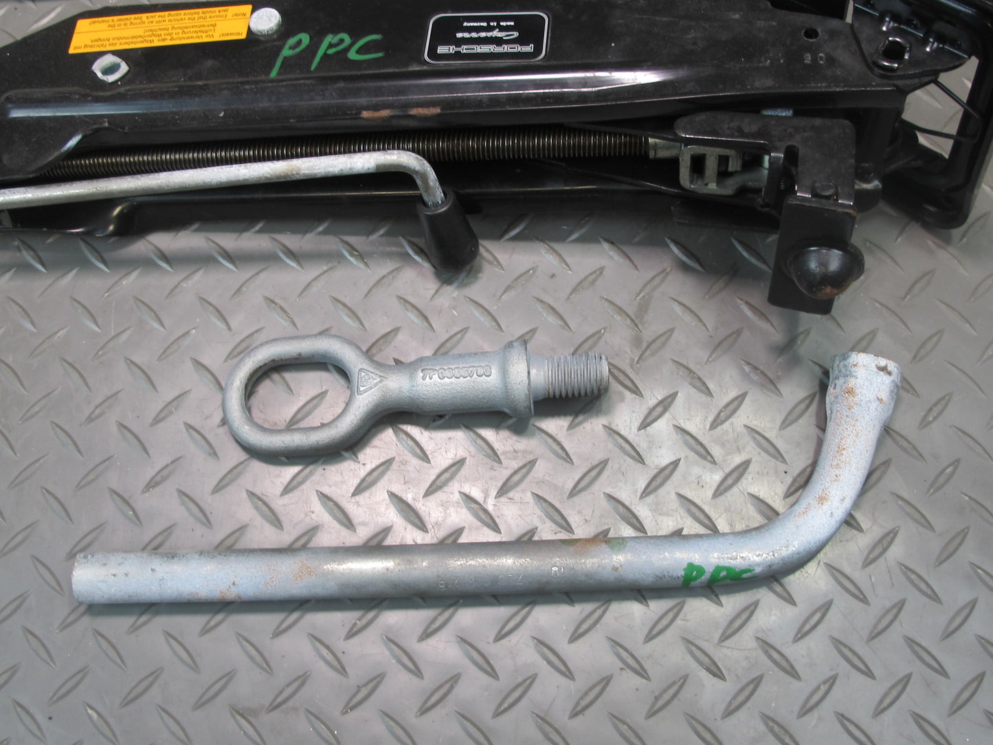 2011-2018 Porsche Cayenne 958 Rear Spare Tire Lift Jack Tool KIT W/ Foam Set