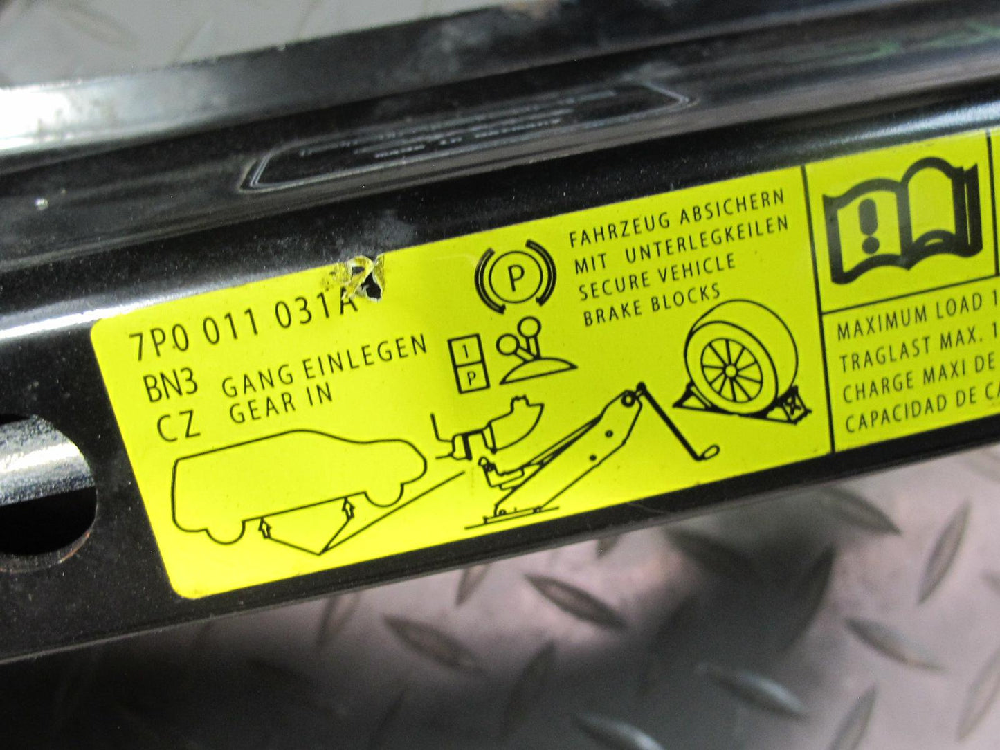 2011-2018 Porsche Cayenne 958 Rear Spare Tire Lift Jack Tool KIT W/ Foam Set