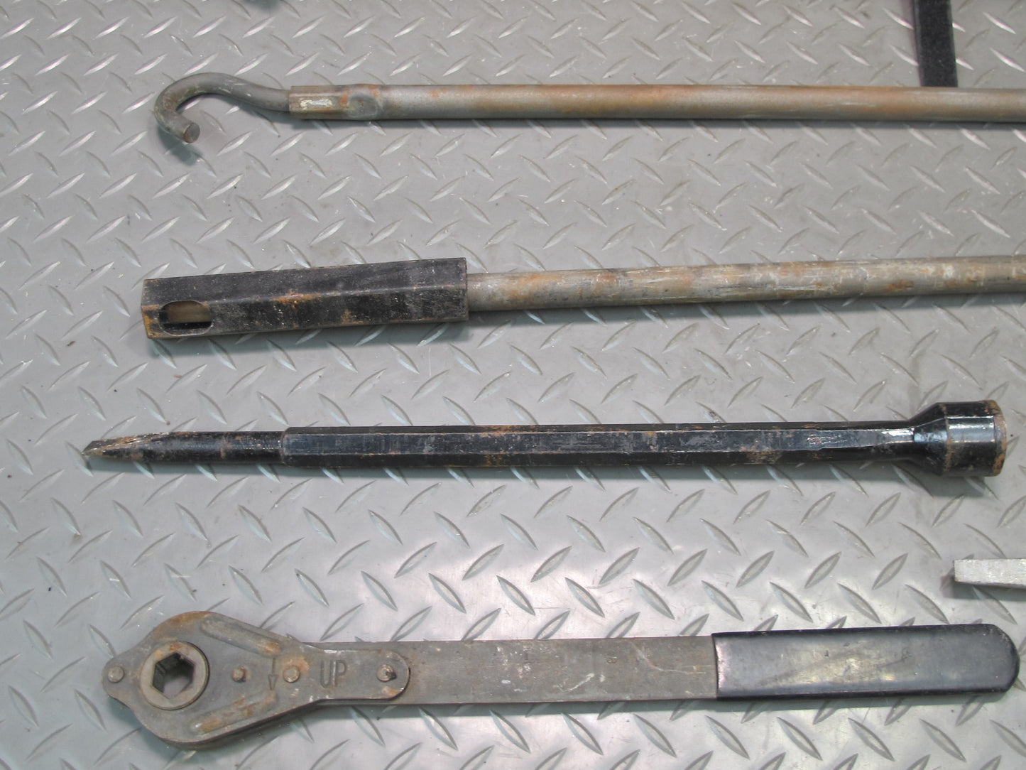 2003-2009 Hummer H2 Emergency Spare Tire Lift Jack Wrench Tool KIT w Case