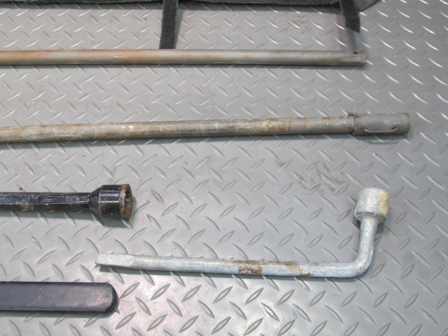 2003-2009 Hummer H2 Emergency Spare Tire Lift Jack Wrench Tool KIT w Case