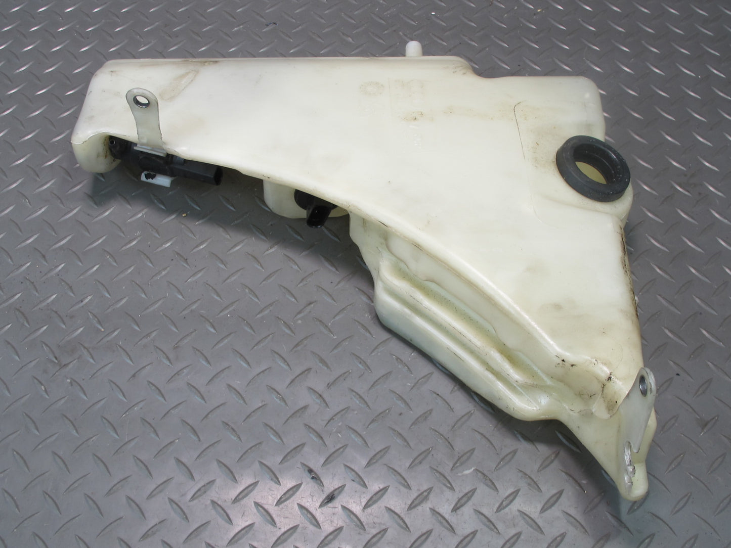 08-17 Audi 8T A5 S5 Window Washer Fluid Reservoir w Pump 8T0955453C OEM