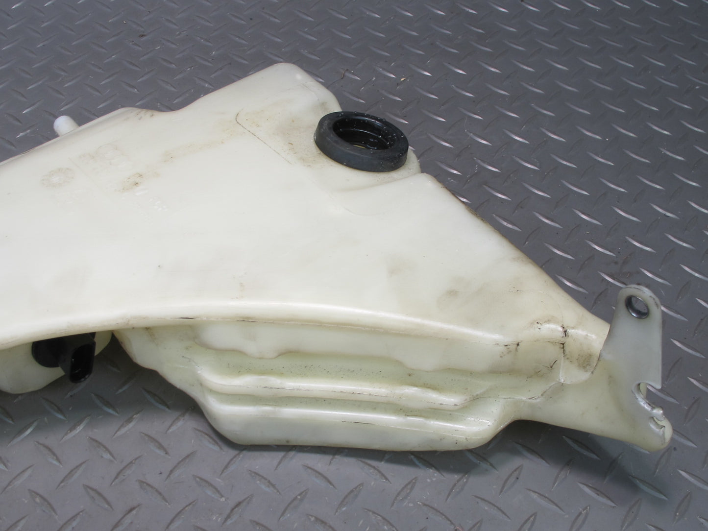 08-17 Audi 8T A5 S5 Window Washer Fluid Reservoir w Pump 8T0955453C OEM