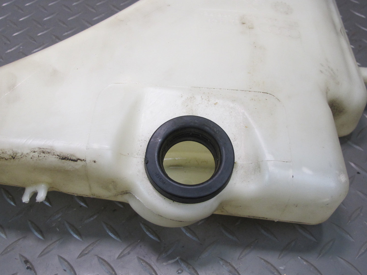 08-17 Audi 8T A5 S5 Window Washer Fluid Reservoir w Pump 8T0955453C OEM