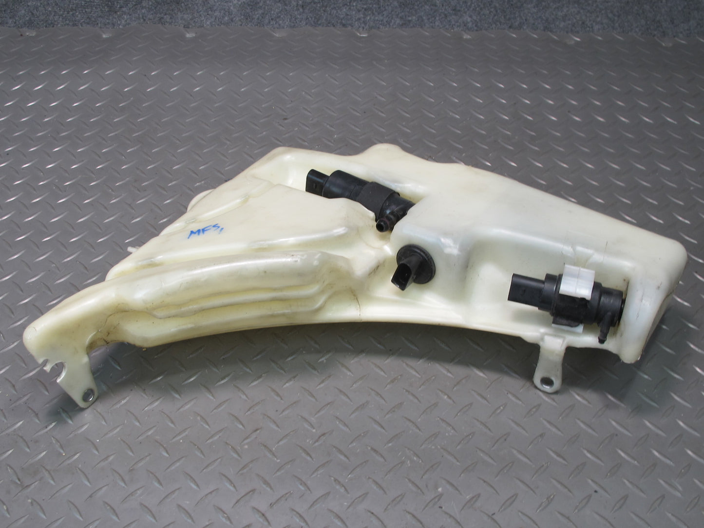 08-17 Audi 8T A5 S5 Window Washer Fluid Reservoir w Pump 8T0955453C OEM