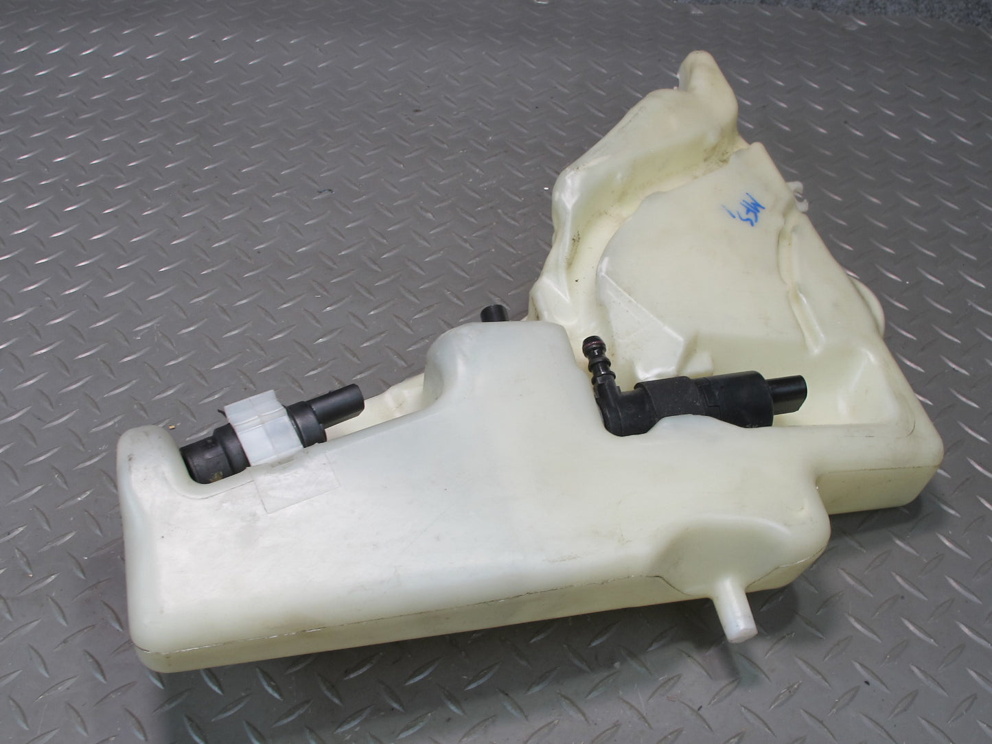 08-17 Audi 8T A5 S5 Window Washer Fluid Reservoir w Pump 8T0955453C OEM