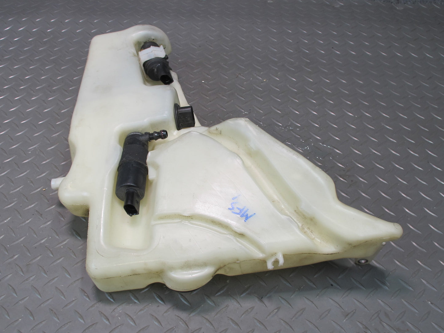 08-17 Audi 8T A5 S5 Window Washer Fluid Reservoir w Pump 8T0955453C OEM