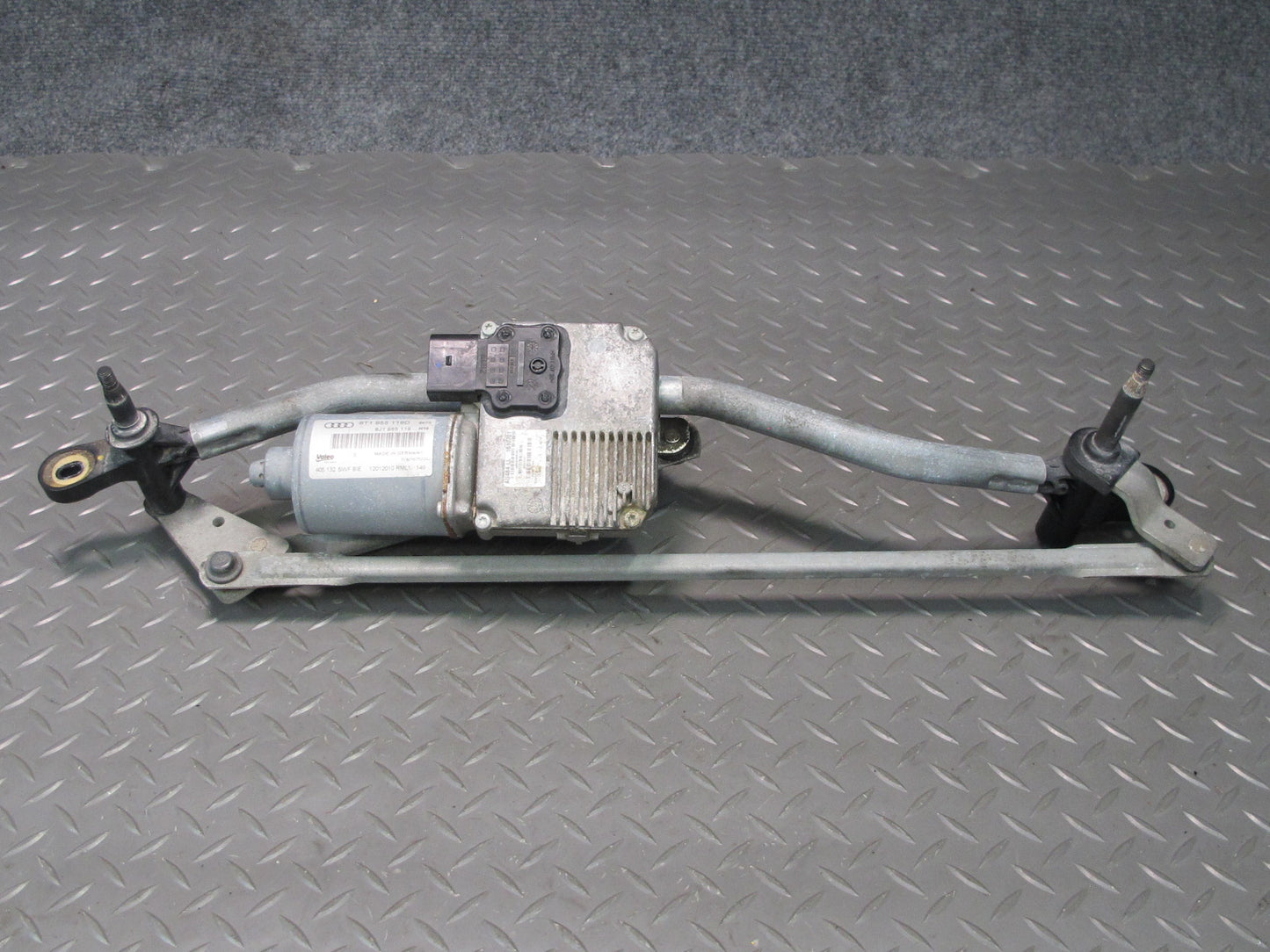08-17 Audi 8T A5 S5 Coupe Windshield Wiper Transmission Linkage w Motor OEM