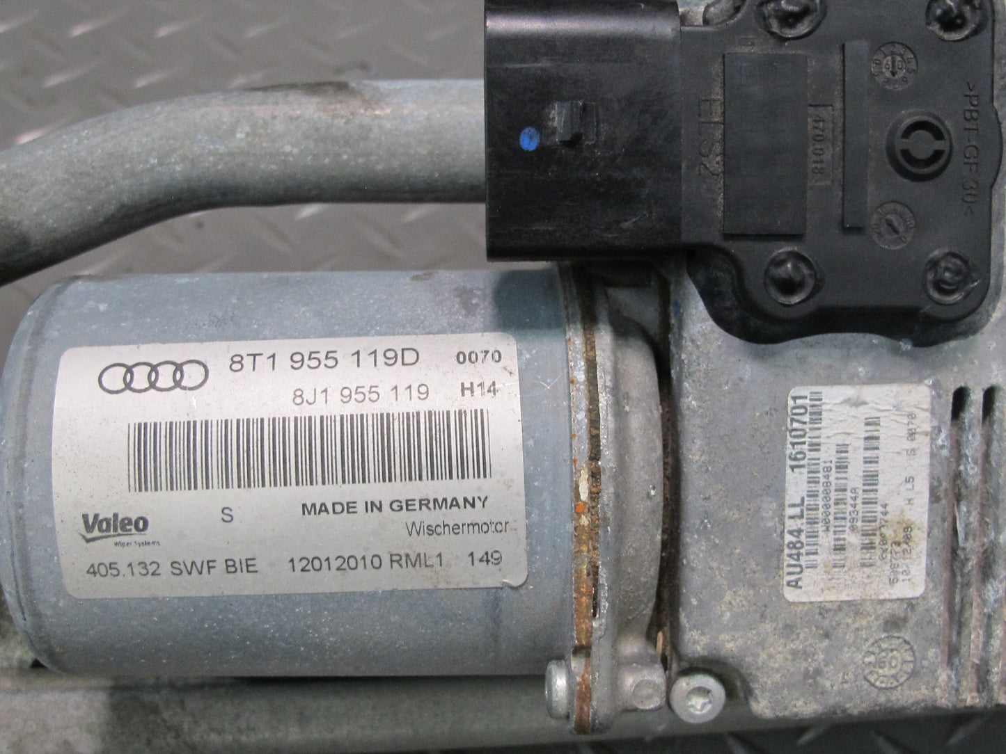 08-17 Audi 8T A5 S5 Coupe Windshield Wiper Transmission Linkage w Motor OEM