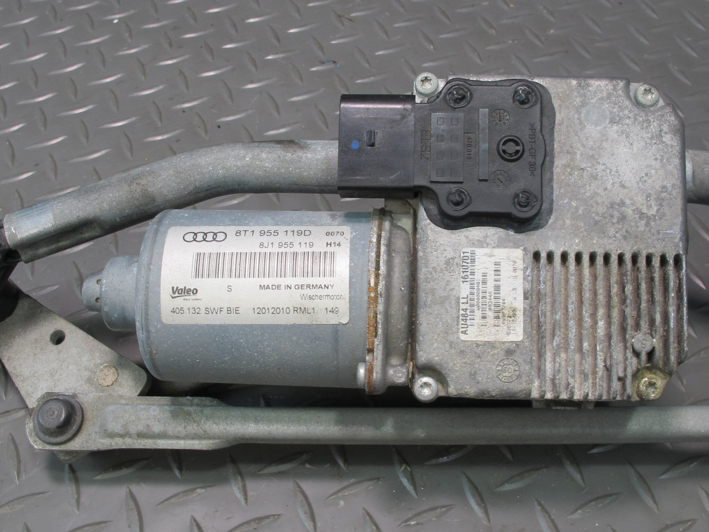 08-17 Audi 8T A5 S5 Coupe Windshield Wiper Transmission Linkage w Motor OEM