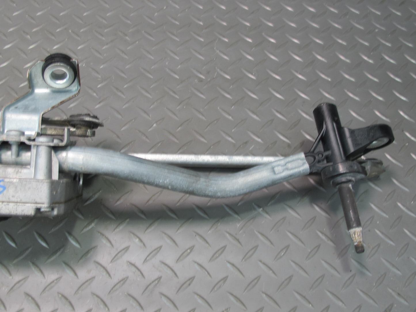 08-17 Audi 8T A5 S5 Coupe Windshield Wiper Transmission Linkage w Motor OEM