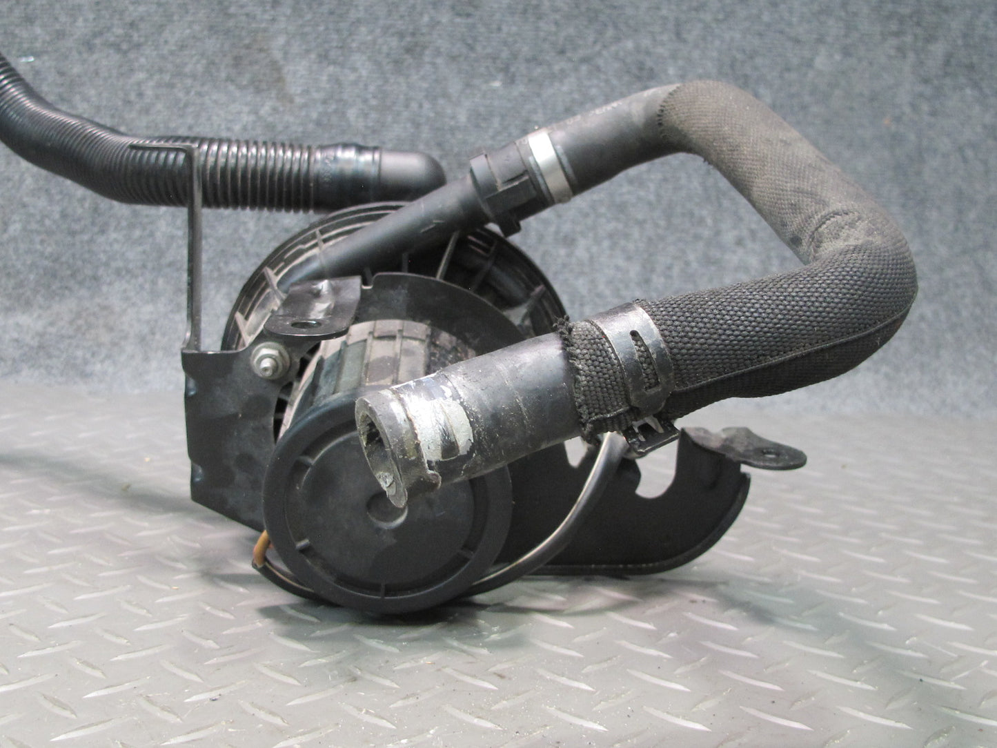 10-12 Audi 8T S5 Secondary Air Injection Smog Pump w Pipes OEM