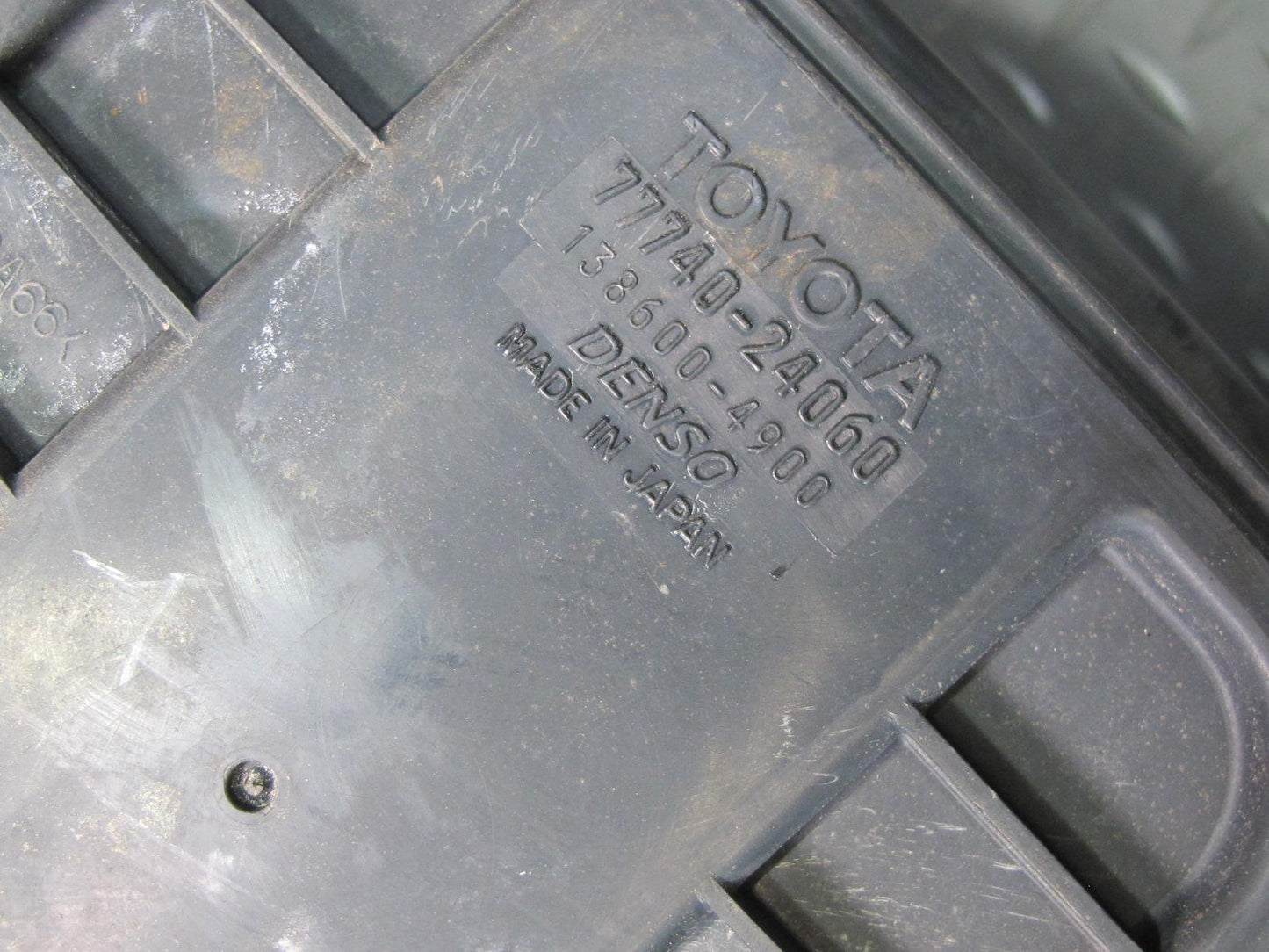 97-00 Lexus JZZ31L SC400 SC300 Fuel Vapor Charcoal Canister w Sensor OEM