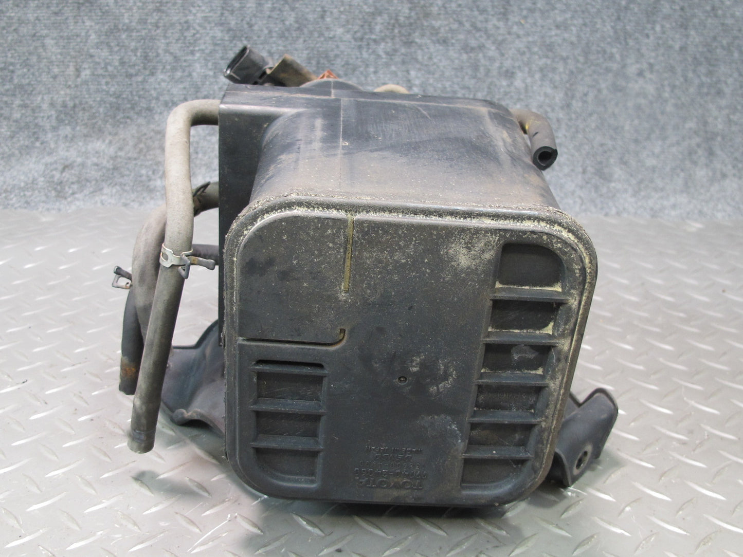 97-00 Lexus JZZ31L SC400 SC300 Fuel Vapor Charcoal Canister w Sensor OEM