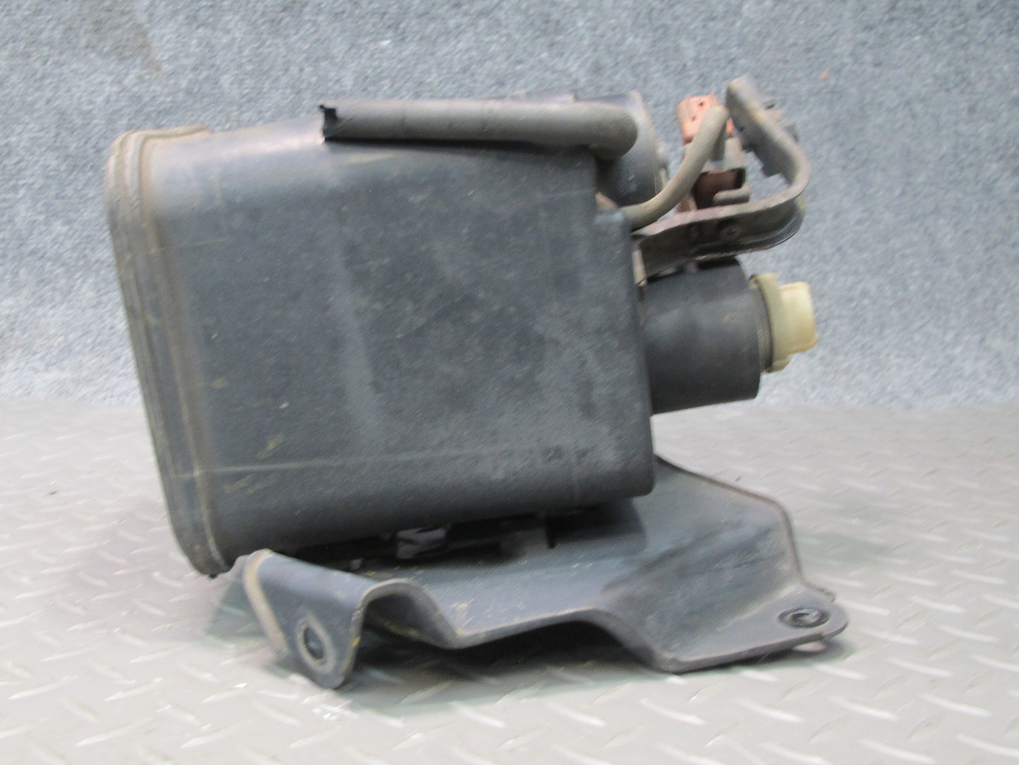 97-00 Lexus JZZ31L SC400 SC300 Fuel Vapor Charcoal Canister w Sensor OEM