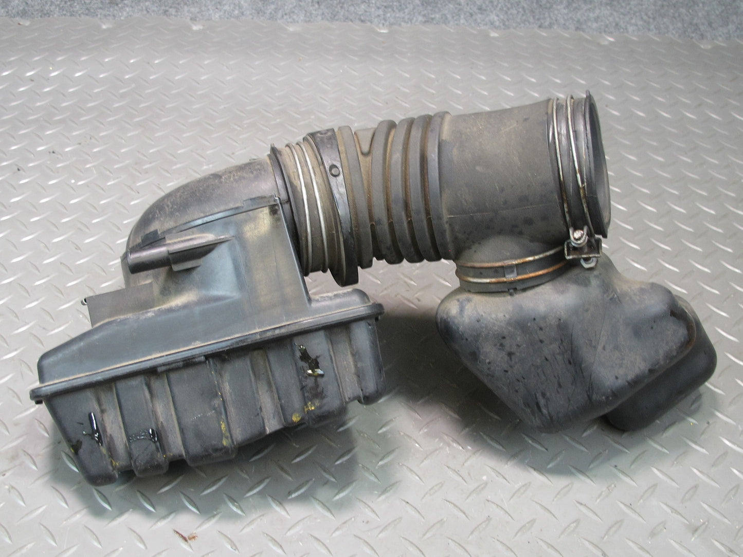 98-00 Lexus JZZ31L SC300 2JZGE Air Intake Resonator w Hose Tube 17893-46120 OEM