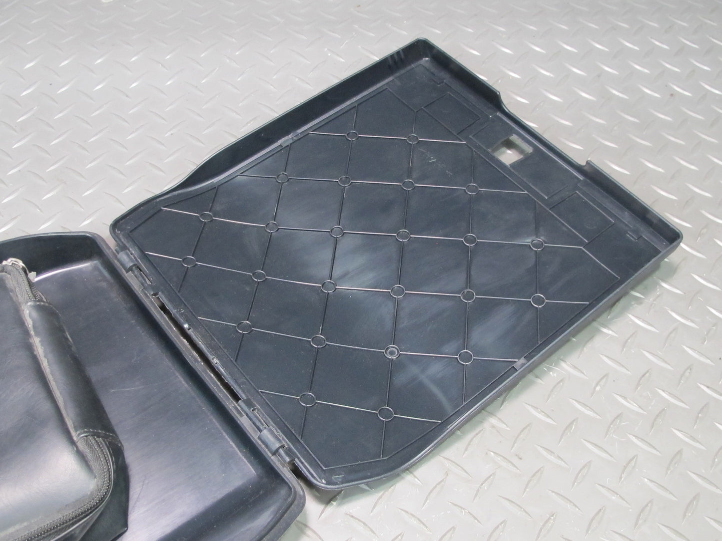 95-00 Lexus UCF20L LS400 Under Seat First AID KIT w Box 71753-50010 OEM